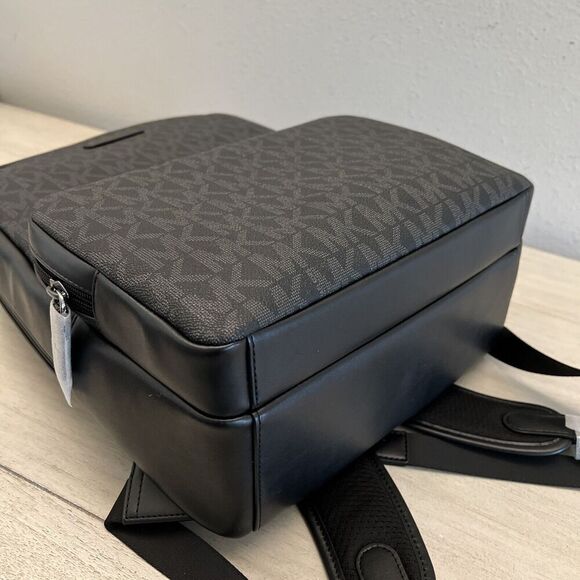 Michael Kors Signature EVERETT BLACK FRONT POCKET LARGE BACKPACK BAG UNISEX NEW - Picture 9 of 12